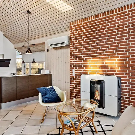 Ferienhaus 2 Bedroom Cozy In *